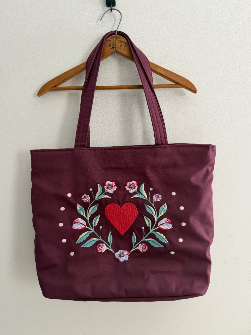 Vera Bradley Imperial Hearts Red Tote Embroidered Floral Vines Damask Cottage